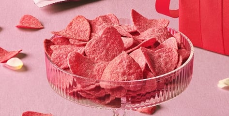 "왜 한국서만 파는 거야"...'핑크 하트' 프링글스, 벌써 품절 '대란'