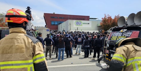 화물차 치어 조합원 숨지고 경찰 부상까지…CU 덮친 '노란봉투법' 쇼크