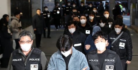 캄보디아 사기조직 가담, 한국인 44명 1심 전원 유죄…피해액 94억원