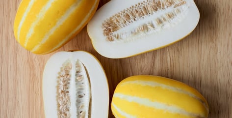 "못 사는 애들이 먹던데"...참외씨 먹는 남편, 정 떨어졌다는 여교사