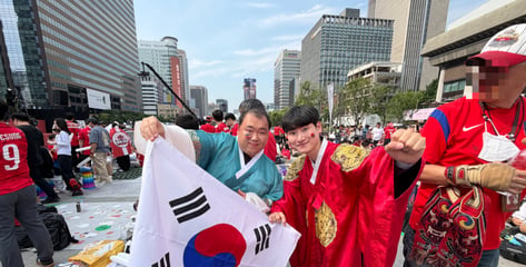 일하다 나와 "대~한민국" "졌잘싸!"…오전부터 '치맥' 호프집 북적