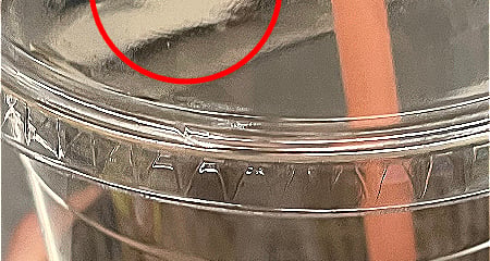 커피 사간 손님, 1시간 후 빈 컵 들고..."뚜껑에 벌레, 환불해 줘"