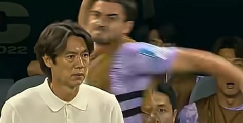 "나 왜 불렀어" 폭발한 옌스가 홍명보 '퍽'...1300만뷰 터진 'AI 영상'