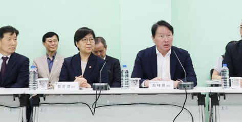 최태원 회장 "기업 역할은 사회문제 해결"…상의 첫 공동 실천