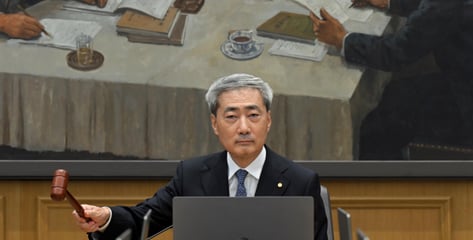 [속보]신현송 "환율, 역사적으로 봤을 때 아직도 높은 수준"