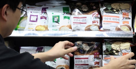 "여기도 없네" 연차까지 쓰고 편의점 뺑뺑이…3000원 빵이 뭐길래