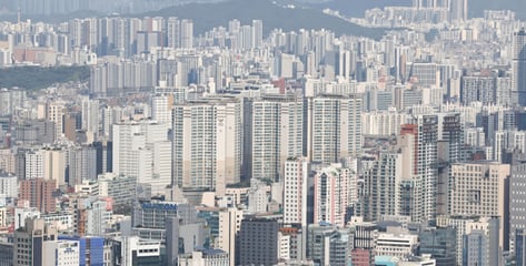 올해 1순위 청약경쟁률 '반토막'…3기신도시·서울만 북적
