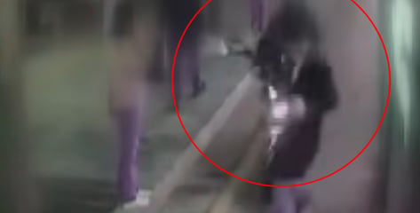 버스서 내리다 오토바이에 '쾅'…5m 날아갔는데 "승객도 과실"