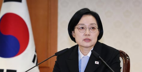 [단독]경찰, 한성숙 총리 '가짜 청첩장' 유포 작성자 입건…명예훼손 혐의