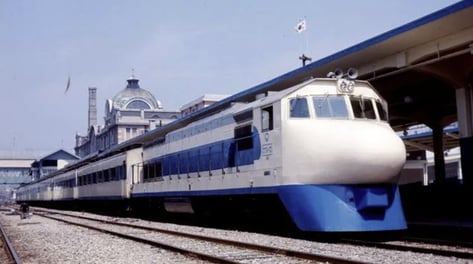 서울-부산 왕복에 월급이 통째로…'달리는 궁전' 문화 충격[뉴스속오늘]