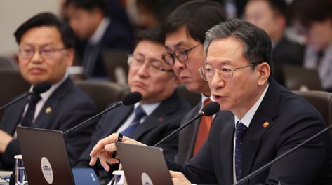 정성호 장관 "외국인력 최저임금은 국내임금 낮추고 지역경제 도움 안 돼"