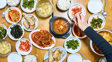 "점심 10분 늘리고, 대신 연차 6일 뺐다"...중소기업 직원 '분통'