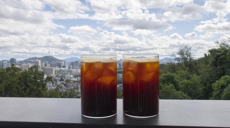 "커피 나오셨습니다" 듣기 불편한 이 말...국민 10명 중 9명 "고쳐야"