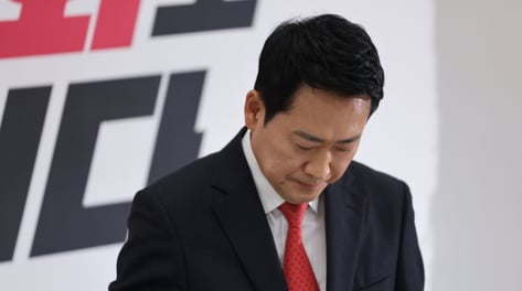 장동혁, '청와대 오찬' 당일 불참…"한 손으로 칼 숨기고 악수 청해"