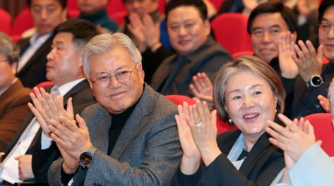 김정숙 여사 '옷값 특활비 결제 의혹' 무혐의…검찰 사건 종결