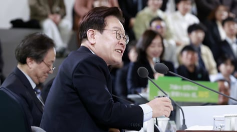 이재명 대통령 "오늘 결혼기념일"...제주도서 신혼여행 얘기 꺼낸 이유