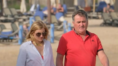 암 투병 아내 버리고 '딸 친구'와 재혼…유명 축구해설가 사생활 논란