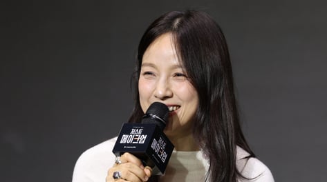 이효리 "동의없이 손잡고 몸 만지지 마세요"…요가원 공지, 왜