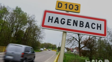 "차 안에서 아이 소리" 1년 반 갇혀있던 9살 구조...체포된 아버지 황당 주장