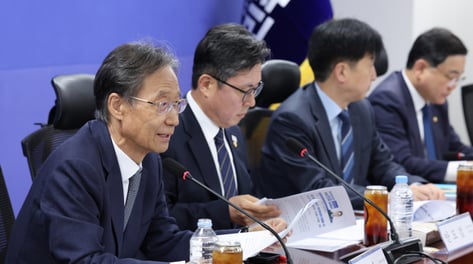 당정 "차량 5·2부제, 車보험료율 인하안 다음주 발표"