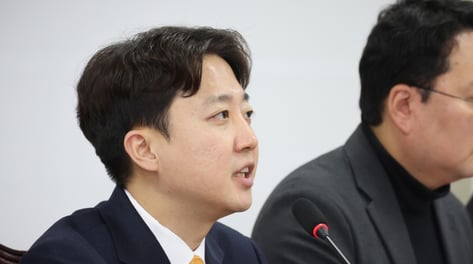 이준석 "대통령이 국정원 감시대상 영상 인용…SNS계정 뺏어야"