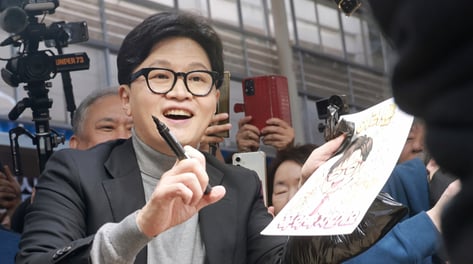 부산 북구에 집 구한 한동훈 "전재수, 까르띠에 받았는지 말하시라"