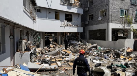 뜯겨나간 창문, 뒤집힌 차…가스폭발 현장 바로 뒤 어린이집 '아찔'