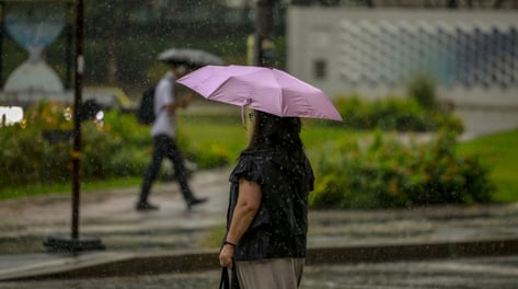 "6월 역대급 장마, 한달 내내 비" 떠도는 괴담...기상청 답변은?