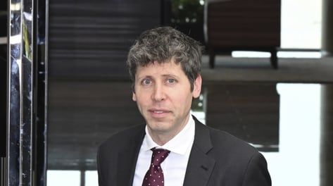 혁신의 상징이 된 대가?…샘 올트먼, 왜 화염병 공격 대상이 됐나