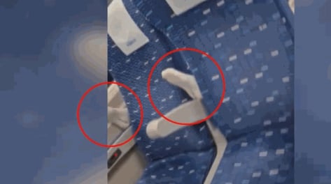 악취에 자리 옮겼다...KTX 앞좌석에 발 올린 민폐 승객