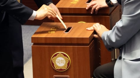 '정족수 미달' 국힘 보이콧에 개헌 불발…우원식 "8일 재표결 실시"