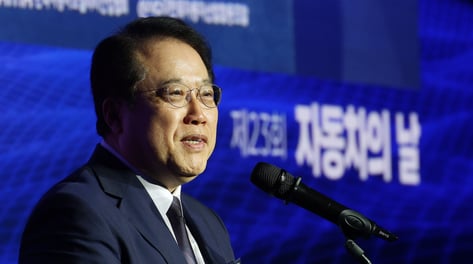 [사진]'제23회 자동차의 날' 환영사하는 이택성 이사장