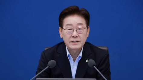 [속보]李대통령 "'성과급·코스피는 딴 세상' 청년들 소외감, 뼈아프게 받아들여야"