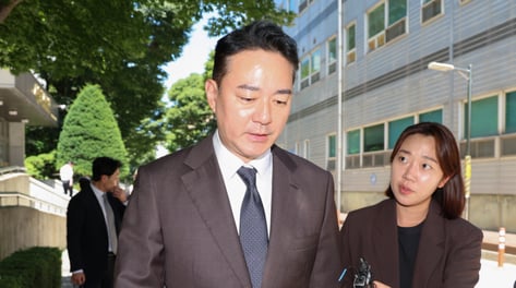 중앙그룹 5개사 회생 대표자 심문…홍정도 부회장 "법원 판단 따르겠다"