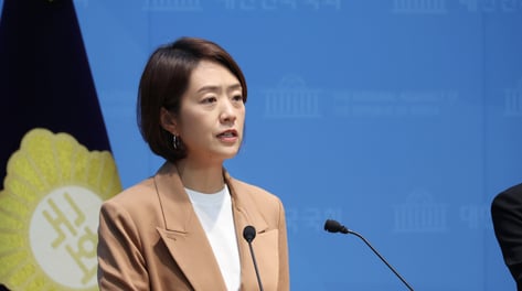 '친문' 고민정, 유시민 향해 "수박 멸칭 휩쓸 때는 어디 계셨나"
