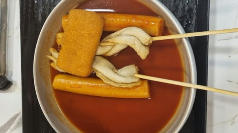 "이게 1만6000원이라고?" 떡·어묵 2개 달랑...워터파크 바가지 논란