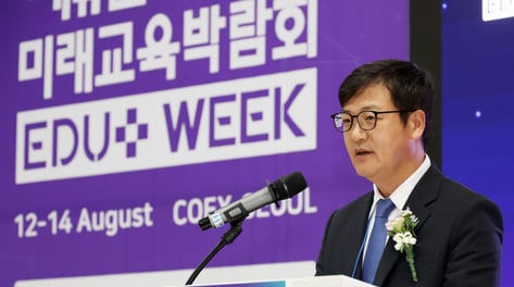 [사진]'EDU+WEEK' 개회사 하는 송기용 머니투데이 전무