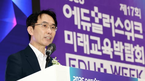 [사진]'에듀플러스위크' 축사하는 김천홍 부교육감