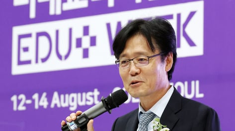 [사진]'에듀플러스위크' 축사하는 김현철 리더