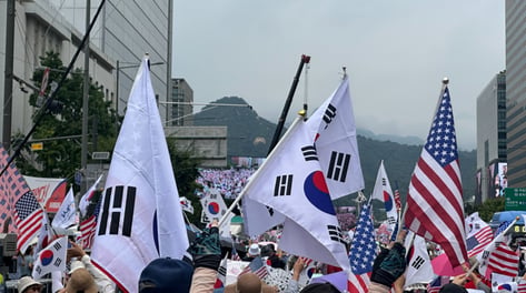 광화문엔 태극기, 송현공원엔 노조 깃발…광복절 도심 곳곳 집회