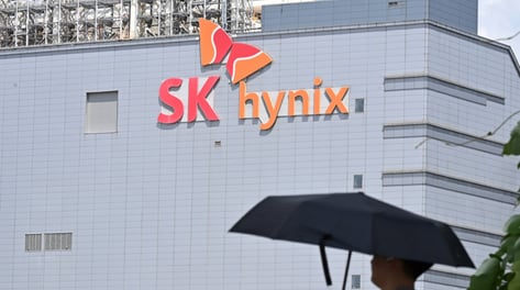 SK하이닉스 성과급 해법 찾았나..노사 밤샘 협상 끝 '잠정합의' 수순