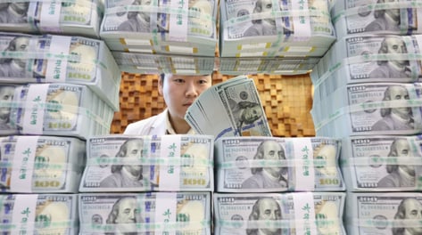 [속보] 원/달러 환율 1300원대로...10개월 반 만에 처음