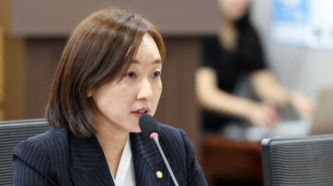 與 "조작기소특검, 국감 이후 처리할 것…10월1일 상정 안한다"