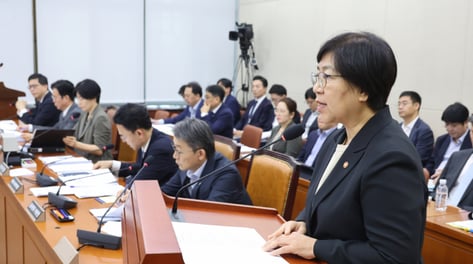 여야, '하후상박' 기초연금 개편안에 한목소리…"빈곤 완화 효과 작아"