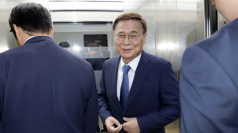 국정원 "北 포로 송환 '비공개' 공감대…'무기 지원' 기대한 듯"