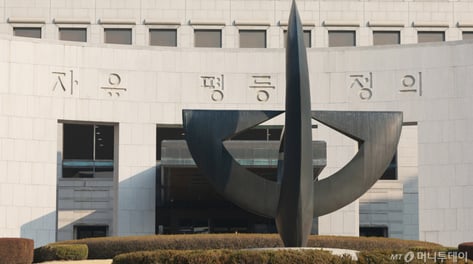 "바람난 남편 감시" 도청앱으로 12만건 녹음...34억 챙긴 앱 운영자, 징역 7년