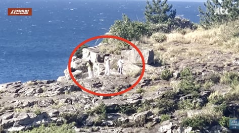 '출입금지 못봤나'…제주 외돌개서 목격된 중국인 관광객 황당
