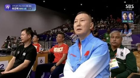 "대통령 닮은꼴 중 역대급"...아시안게임 사격장서 포착된 中코치