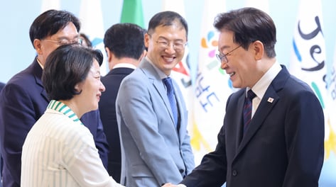 추미애, "무극파 경계" 李대통령 또 직격 "등 뒤의 총알…내가 바보"