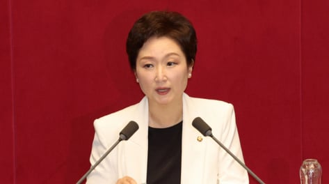 악플로 끝나지 않았다…여성 정치인 혐오, 결국 범죄로